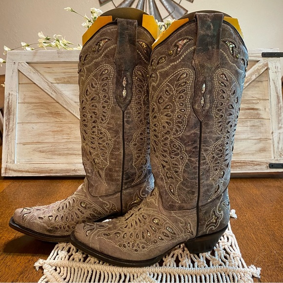 Taupe inlay Corral Boots - Picture 2 of 12